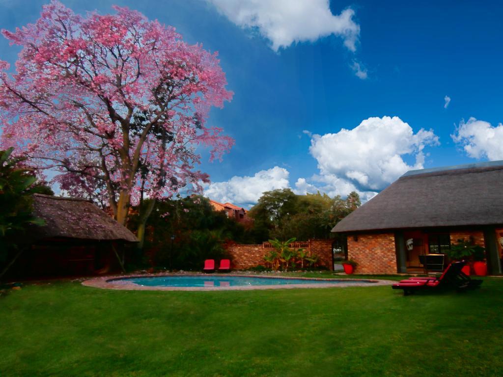 African Footprints Lodge Midrand Buitenkant foto